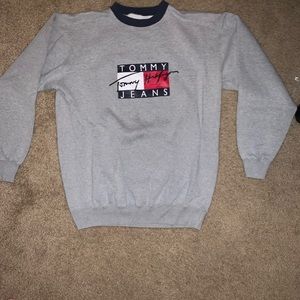 Tommy Hilfiger crewneck sweater (no hood)